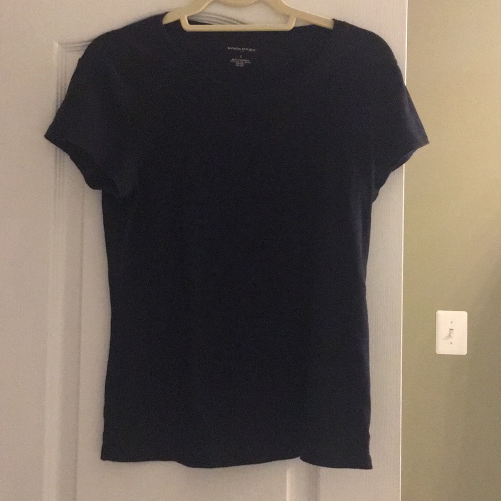 Banana Republic black tee